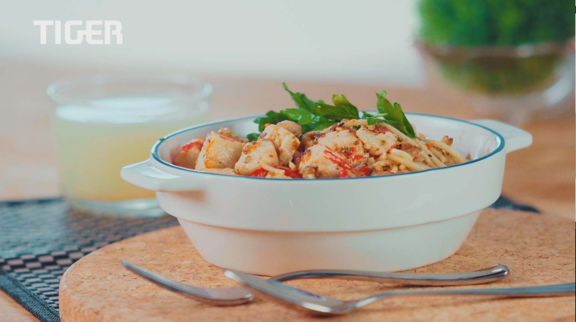 TIGER-Seafood-Spaghetti-with-Mushroom-White-Wine-Sauce.jpg (101 KB)